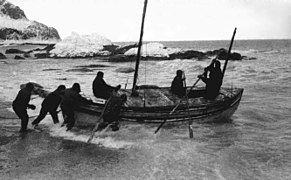 1916: Das Rettungsboot James Caird legt ab