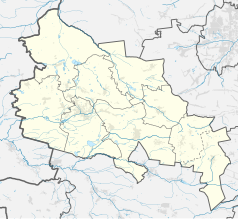 Mapa konturowa powiatu lublinieckiego, u góry po lewej znajduje się punkt z opisem „Parafia pw. Świętych Apostołów Piotra i Pawła w Sierakowie Śląskim”