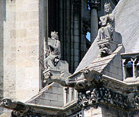 Una sèrie de reis músics als contraforts de la capella axial de l'absis
