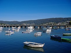 Pontedeume, desembocadura do río Eume e ponte que comunica Cabanas e Pontedeume.