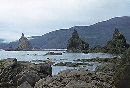 Rocas en un río en los Urales subpolares