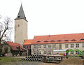 Schlossinnenhof mit Bergfried und Herrenhaus der Unterburg