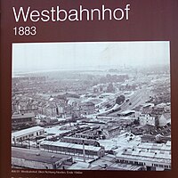 Luftbild des Westbahnhof-Umfelds aus dem Jahr 1940 auf einem Container des Industriepfads bei der Hugo-Lutter-Straße.