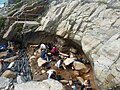 Fouilles en cours dans la grotte effondrée de Menez Dregan le 26 août 2015 2