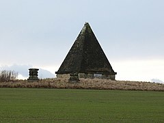 Pyramid (1728), en el castillo de Howard