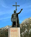 Don Pelayo, Rey de Asturias, muere en el 737 en Cangas de Onís, derrota a los musulmanes en la Batalla de Covadonga (722 d.C.), controlando el 3º Rey astur Alfonso I en el 757 la franja norte de Vizcaya a Galicia. Es el comienzo de "La Reconquista", siendo los reinos de España y Portugal herederos de este reino de Asturias.
