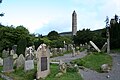 Torre y cementerio