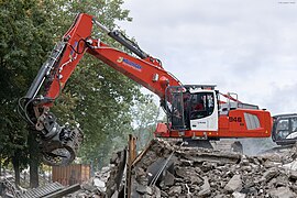 Liebherr R 946 (51674850078).jpg