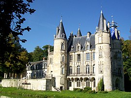 The chateau in Mont-l'Évêque