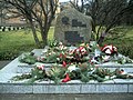 Obelisk przed kościołem, przy ul. Grunwaldzkiej