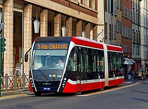 Un trolebús en Parma, Italia