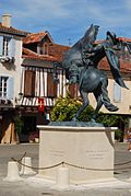 Statue équestre. Lupiac, village natal de d'Artagnan.jpg