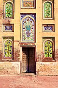 Paneles de azulejos en el exterior de la mezquita