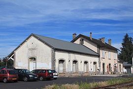 Ensemble du bâtiment voyageurs et de la halle aux marchandises.