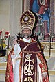 Bispo Sebouh Chouldjian da Igreja Apostólica Armênia com um omofório roxo