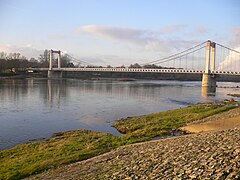 Puente en Cosne-Cours-sur-Loire.