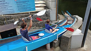 Kayak au départ de la descente de la Lesse depuis Houyet