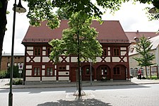 Das Raschkehaus in Niesky. Ein Geschossbau mit Kreuzstreben