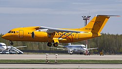 RA-61704, flyet der styrtede, ses her i Moskva-Domodedovo Internationale Lufthavn i maj 2017.
