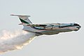 Eine Iljuschin Il-76 als Löschflugzeug im Iran