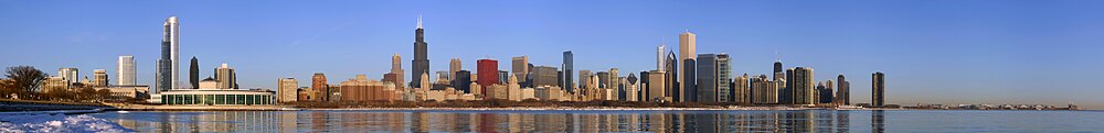 Panorama Chicago podczas wschodu słońca (od strony Planetarium Adlera) od Shedd Aquarium po Navy Pier