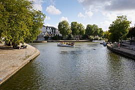 Bateaux du patrimoine sur l'Erdre, à Nantes.