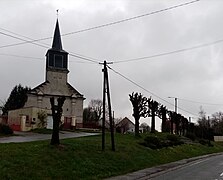 L'église et la place du village.