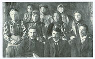 Узеир-бек Гаджибеков (крайний справа) с семьёй, Шуша, 1910 год