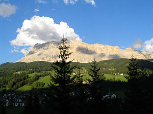 Heiligkreuzkofel in der Abendstimmung