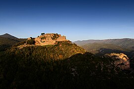 Le Château de Termes dominant les Hautes-Corbières et la clue du Terminet.jpg