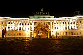 Palace Square at night, Triumphal arch, Saint Petersburg, Russia.jpg