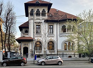 Casa C.N. Câmpeanu/Alfred E. Gheorghiu (Bulevardul Dacia nr. 56), de Constantin Nănescu, c.1923,[41] un exemplu de arhitectură neoromânească interbelică