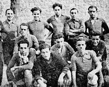 Le onze du Club Sportif Constantinois en Coupe de l'Afrique du Nord (1933-1934). De gauche à droite : Accroupis : Lmbarek, Mzalla (gardien de but), Tebbal. Accroupis : Moudjeri, Rebbadj, Mahboubi. Debout : Piraino, Benazouz, Derdour, Bensouiki et Achour.ut : Piraino, Benazouz, Derdour, Bensouiki et Achour.
