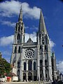 Catedral de Chartres. És característica la dissimetria entre ambdues torres.