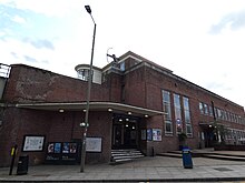 East Finchley Station (2) 01.jpg