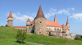 Le château de Hunedoara (Roumanie). (définition réelle 4 371 × 2 423)