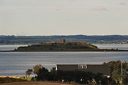 Kalø Slotsruin set fra Rønde.