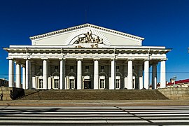 Pórtico decástilo del palacio de la antigua Bolsa de San Petersburgo de Thomas de Thomon (1805-1810)