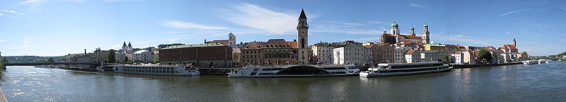 Old town, town hall and Danube