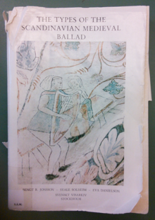 Capa do livro "Os Tipos da Balada Medieval Escandinava: Um Catálogo Descritivo", editado por Bengt R. Jonsson, Svale Solheim e Eva Danielson, Skrifter utgivna av svenskt visarkiv, 5 (Estocolmo: Svenskt visarkiv, 1978)