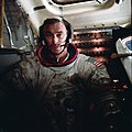 Cernan en el módulo lunar después de EVA-3.