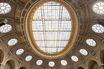 Plafond et verrière de la salle Ovale.