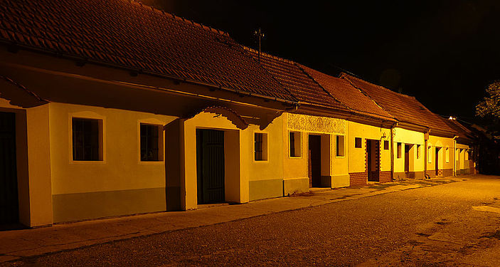 Bořetice Kellergasse at night