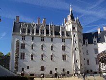 Photographie du Grand Logis vu de la cour.