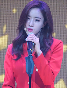 Elsie Hahm performing at 13rd Mini Album Showcase in June 2017 02.png