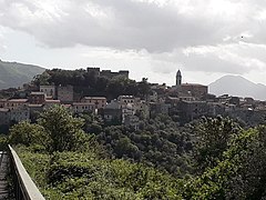 Foto Monteroduni con il Castello Pignatelli.jpg