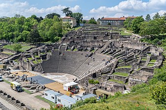 Le théâtre antique de Lyon, adossé à la colline de Fourvière.