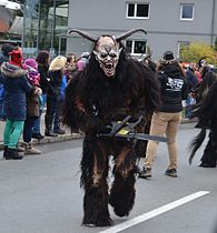 Krampus mit Accessoire (Klagenfurt)