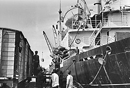 Soviet ship brings humanitarian help to Cambodia 1979.jpg
