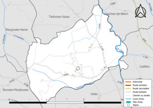 Carte en couleur présentant le réseau hydrographique de la commune